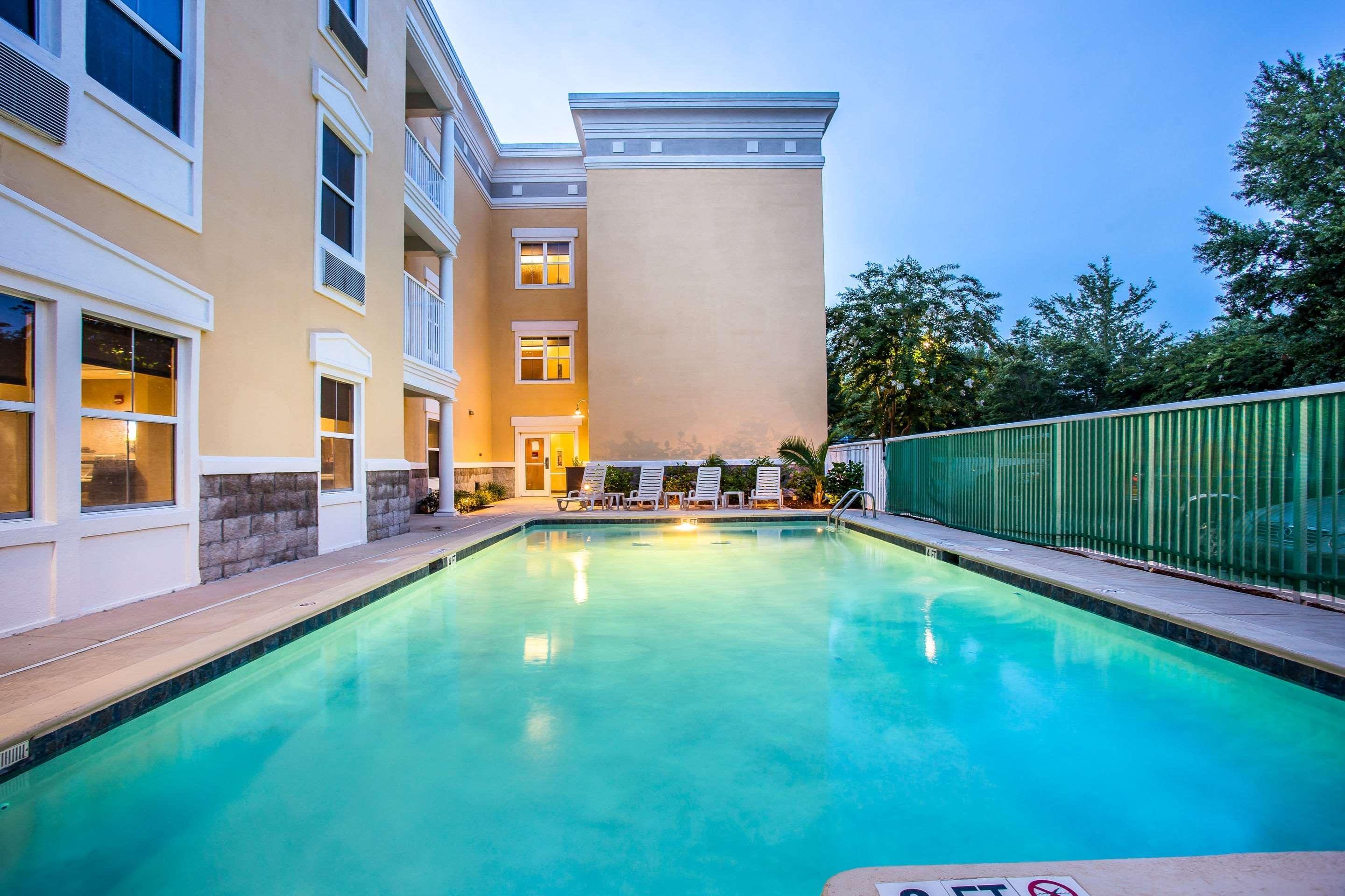 Comfort Suites At Isle Of Palms Connector Mount Pleasant Exterior photo