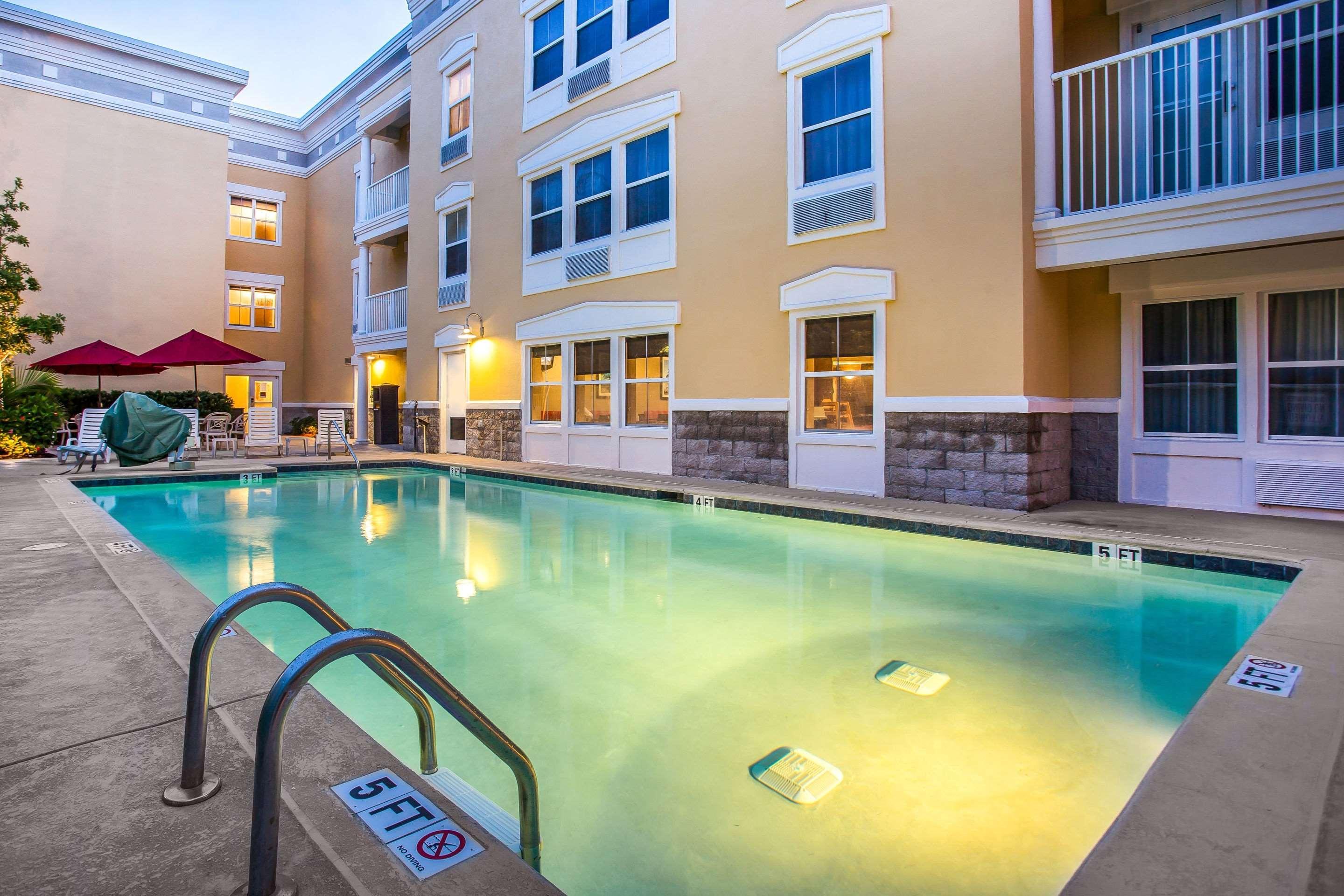 Comfort Suites At Isle Of Palms Connector Mount Pleasant Exterior photo